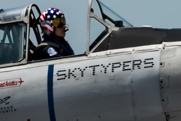 Geico Skytypers Solo 6 Pilot Taxis