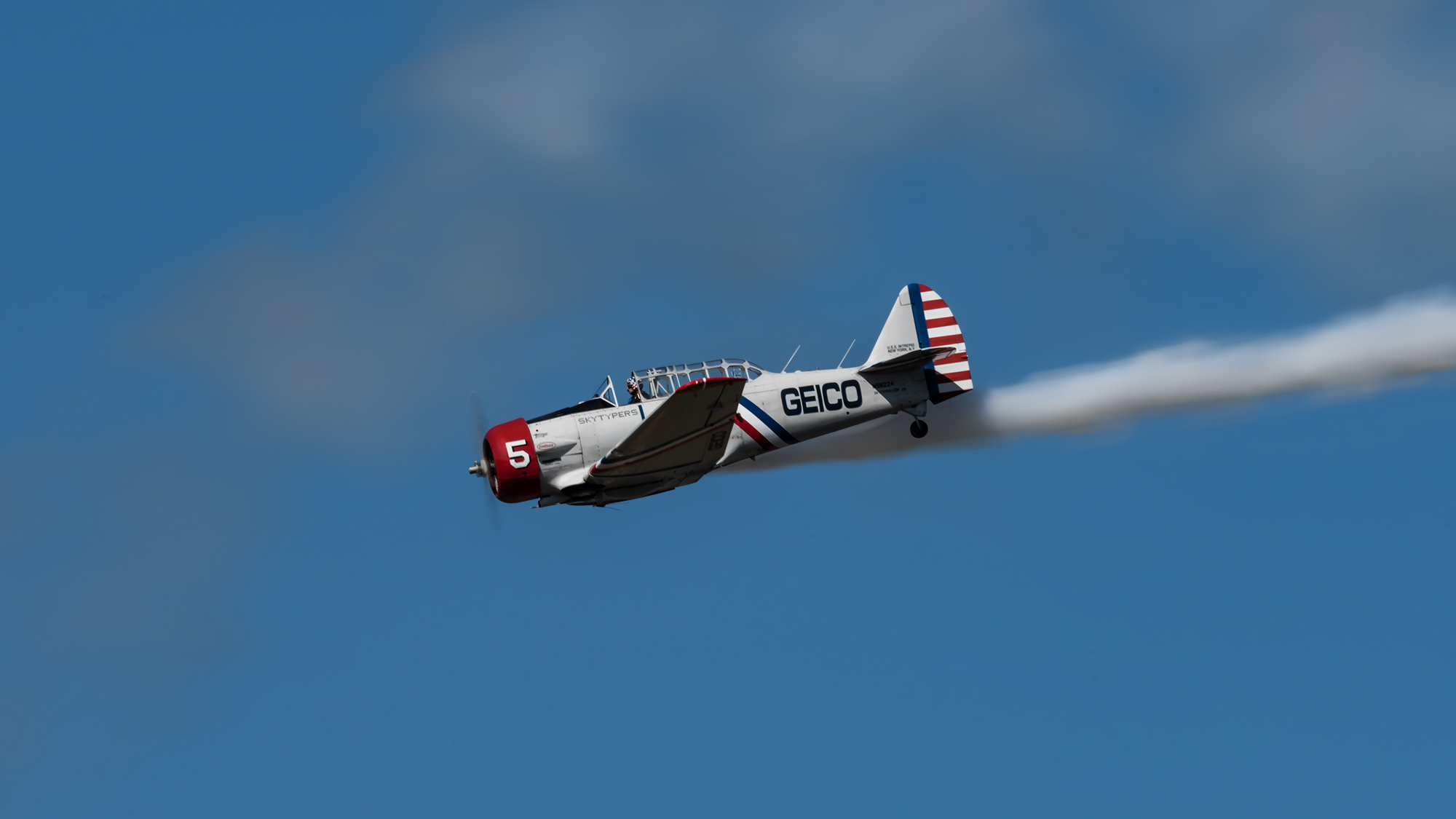 Geico Skytyper Solo dive with smoke